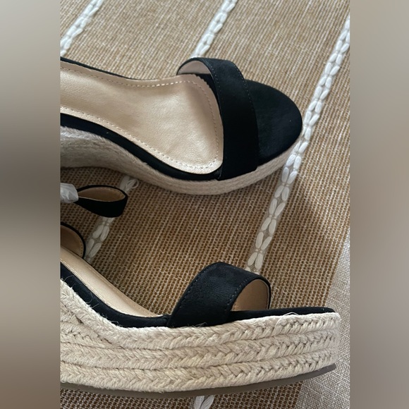 NEW IN BOX Women’s $39.99 Espadrille Wedge Sandals, 9.5 - Picture 6 of 11